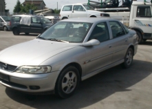 Dezmembrez Opel Vectra 2002